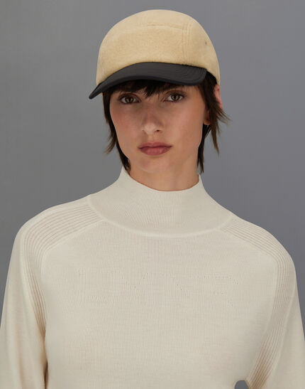 LAMINAR POLAR FLEECE AND EXTRA LIGHT STRETCH PADDED HAT Camel