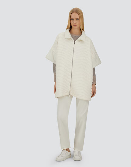 RESORT PONCHO IN PADDED WAVE SWEATER & LIGHT STRETCH NYLON Natural