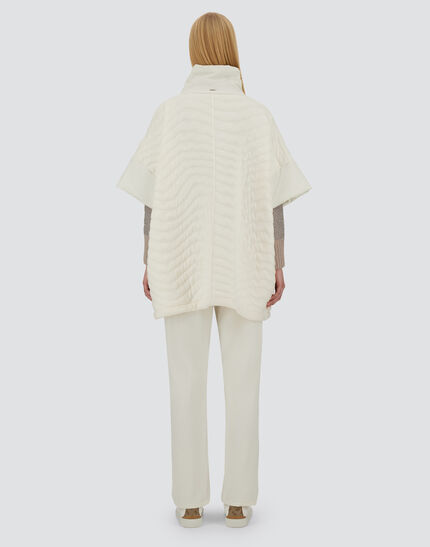 RESORT PONCHO IN PADDED WAVE SWEATER & LIGHT STRETCH NYLON Natural