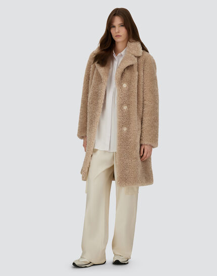 COAT IN CURLY ALTERNATIVE FUR Chantilly