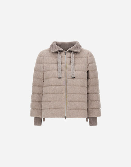 RESORT CAPE IN LUCENT CASHMERE WOOL Chantilly 1 RESORT CAPE IN LUCENT CASHMERE WOOL Chantilly