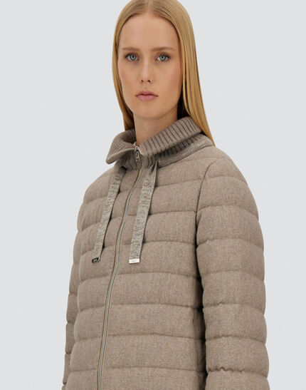 RESORT CAPE IN LUCENT CASHMERE WOOL Chantilly 3 RESORT CAPE IN LUCENT CASHMERE WOOL Chantilly