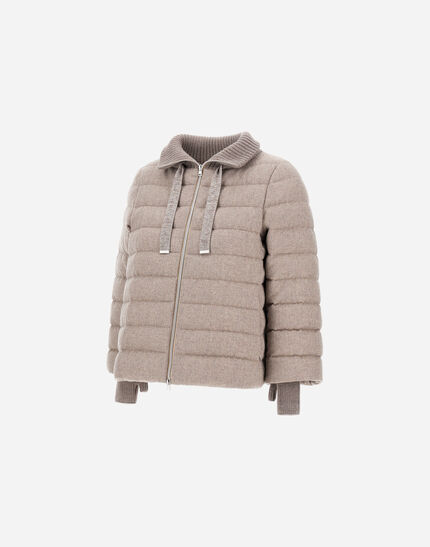 RESORT CAPE IN LUCENT CASHMERE WOOL Chantilly 6 RESORT CAPE IN LUCENT CASHMERE WOOL Chantilly