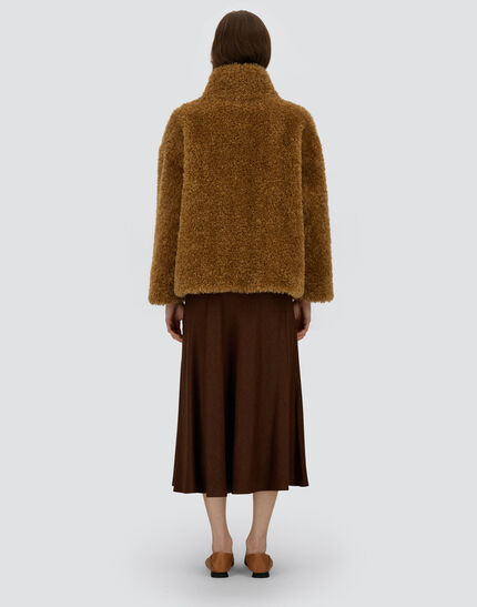 CAPE IN CURLY ALTERNATIVE FUR Sand 5 CAPE IN CURLY ALTERNATIVE FUR Sand