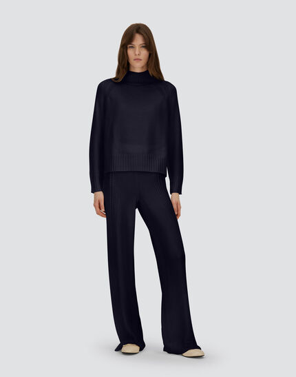 TROUSERS IN RIBBED & BRAIDED MERINO WOOL Dark Blue 2 TROUSERS IN RIBBED & BRAIDED MERINO WOOL Dark Blue