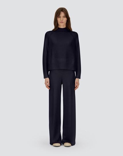 TROUSERS IN RIBBED & BRAIDED MERINO WOOL Dark Blue 4 TROUSERS IN RIBBED & BRAIDED MERINO WOOL Dark Blue