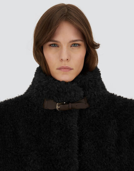 CAPE IN CURLY ALTERNATIVE FUR Black