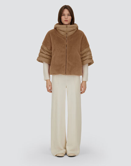 CAPE IN SATIN AND LADY ALTERNATIVE FUR Camel
