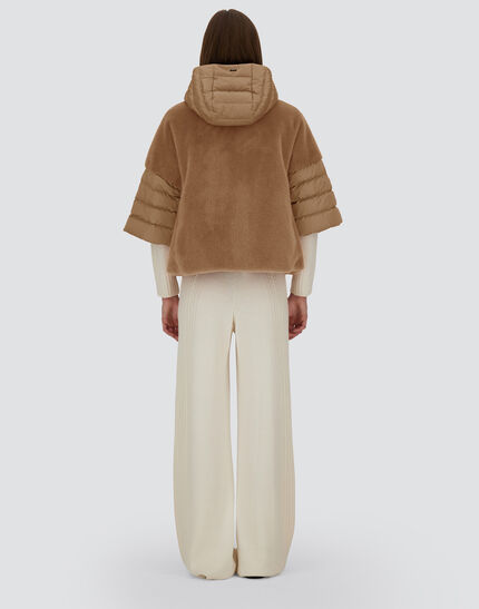 CAPE IN SATIN AND LADY ALTERNATIVE FUR Camel