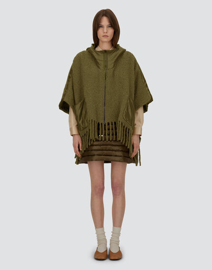 PONCHO IN BOUCLÉ ALPACA WOOL AND NYLON ULTRALIGHT Military 4 PONCHO IN BOUCLÉ ALPACA WOOL AND NYLON ULTRALIGHT Military