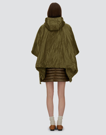 PONCHO IN BOUCLÉ ALPACA WOOL AND NYLON ULTRALIGHT Military 5 PONCHO IN BOUCLÉ ALPACA WOOL AND NYLON ULTRALIGHT Military
