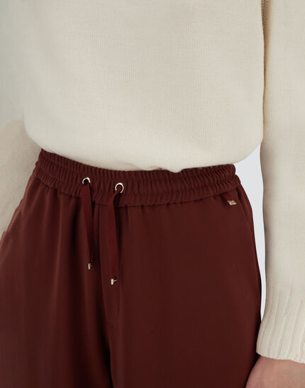 TROUSERS IN MATT CREPE SATIN Bordeaux 2 TROUSERS IN MATT CREPE SATIN Bordeaux